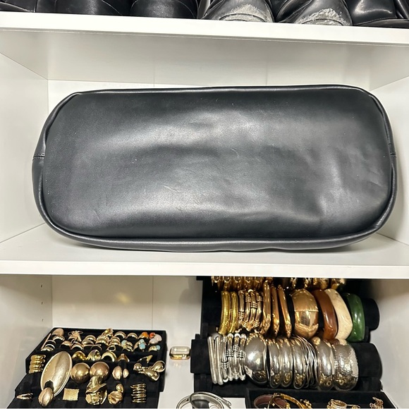 Jesalin “Sette” Oversized Leather Clutch - Picture 4 of 12